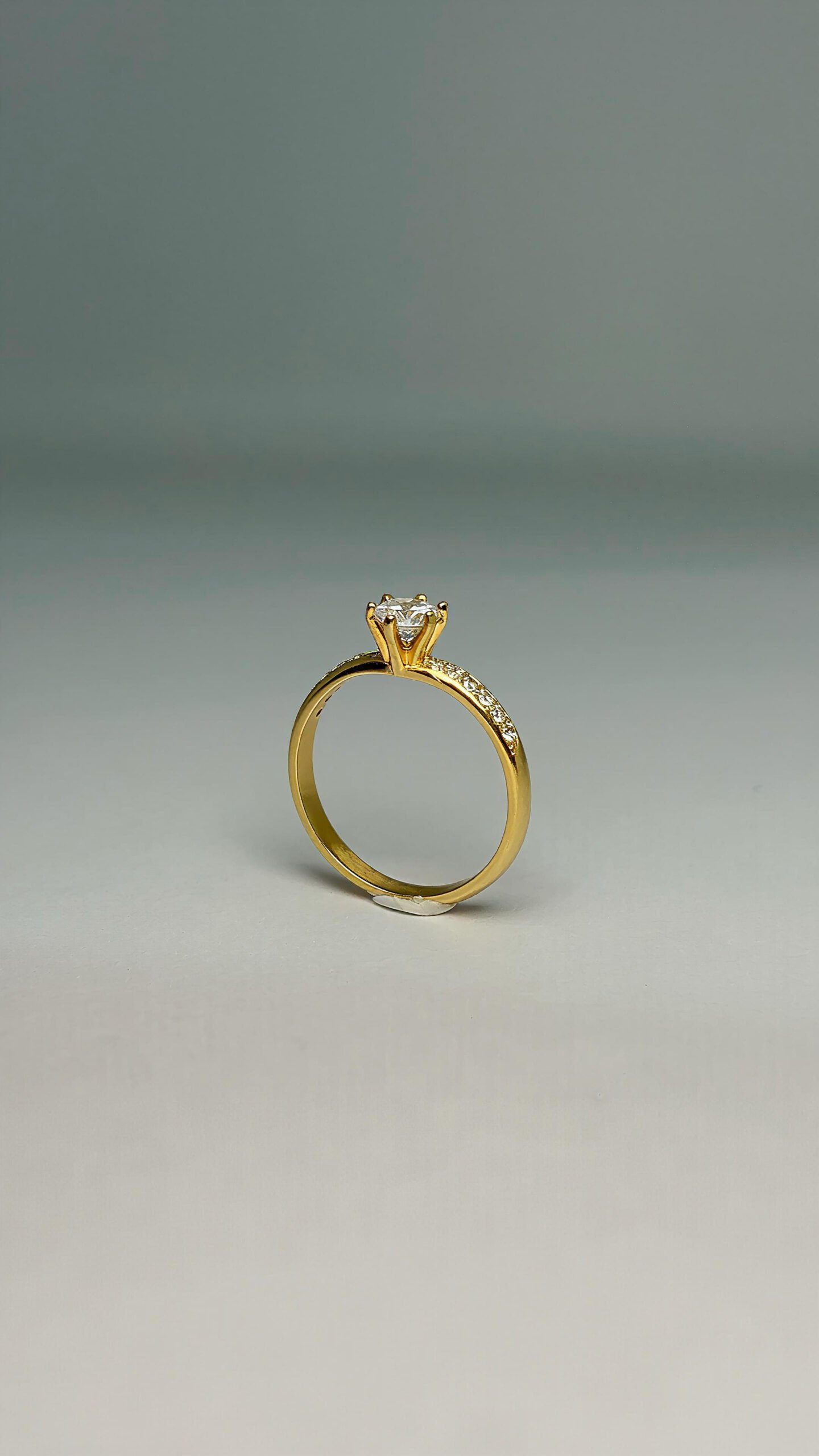 Anillo solitario con circones | 2.0 g | Talla 7 | Nacional